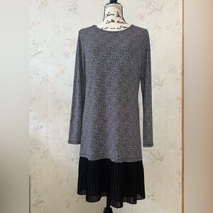 Michael Michael Kors versatile dress with a long sleeve. Size M